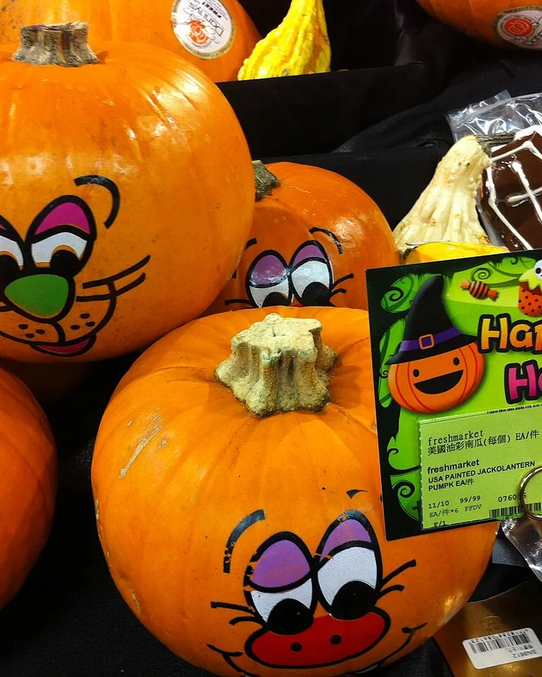 Mini pumpkins and gourds used as Thanksgiving place cards and table decor