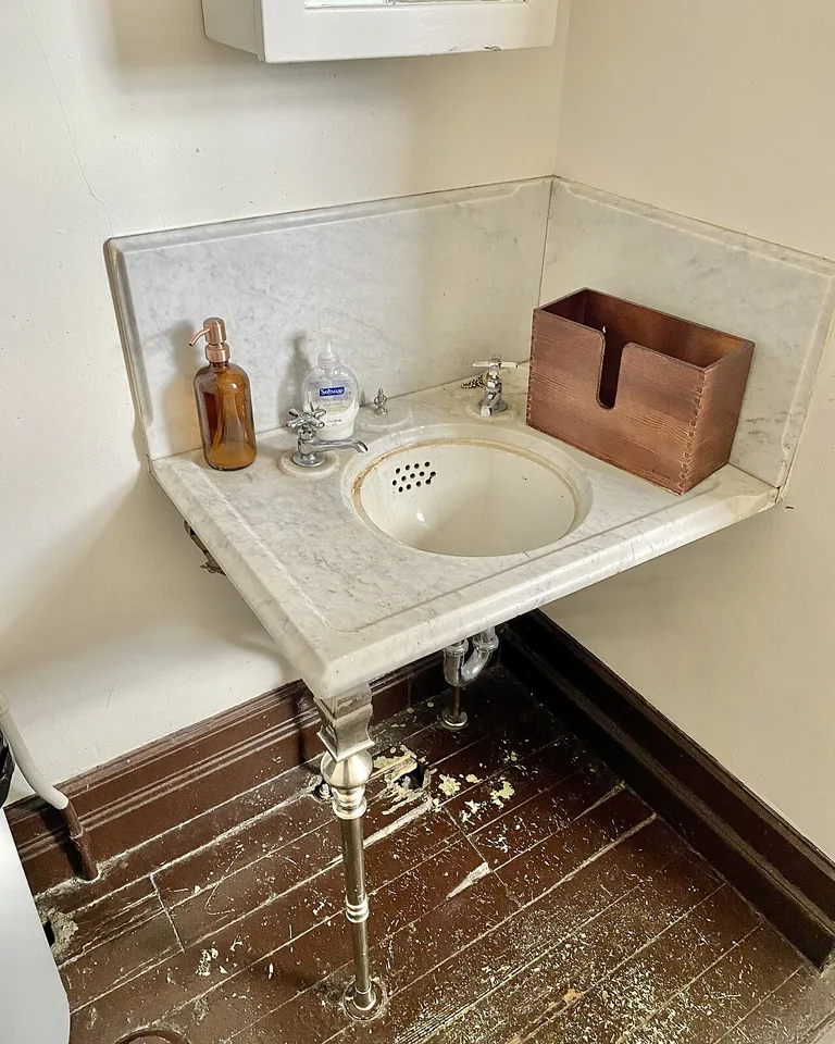 12 Southwestern Bathroom Ideas That Bring Desert Warmth Into Your Home 7 Hammered copper vessel sink bringing warmth to a desert-style bathroom