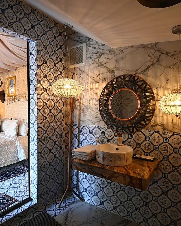 12 Modern Western Bathroom Ideas That Blend Rustic Character With Fresh Style 15 Layered warm 2700K lighting glowing in a wood and stone bathroom