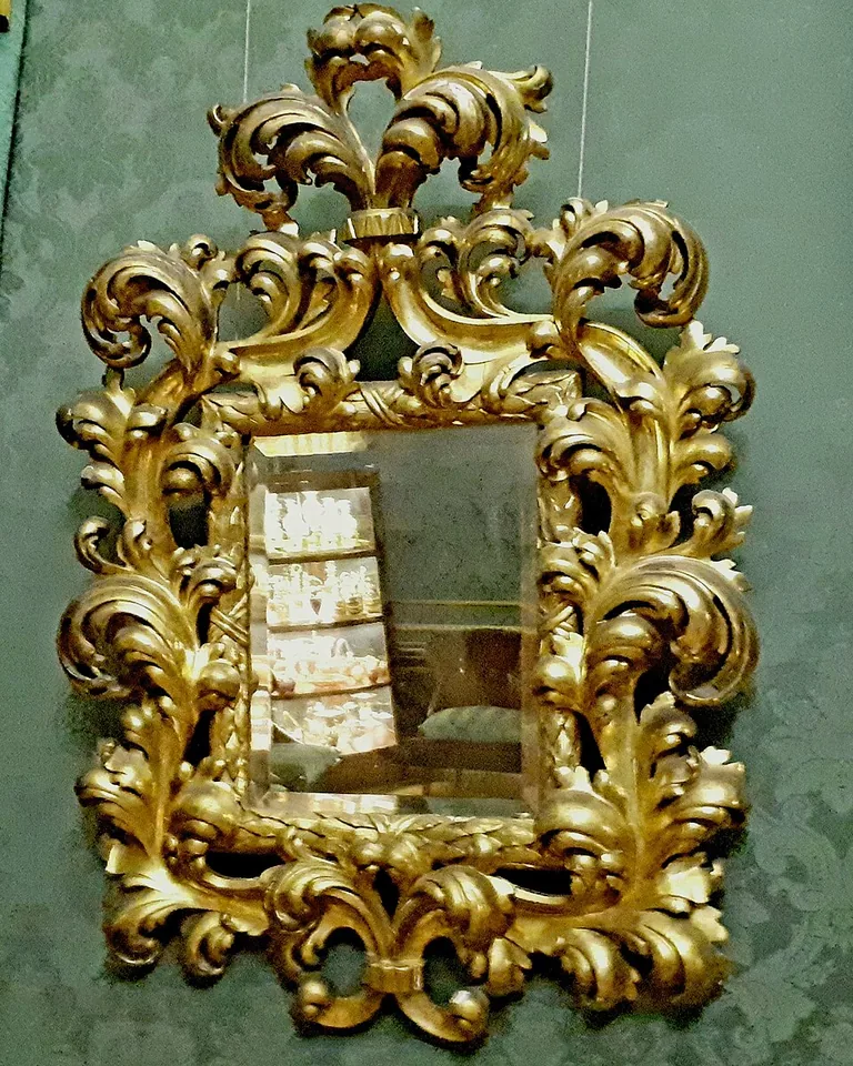 12 Decorating with Light Ideas That Make Any Room Feel Warm and Finished 13 decorate light mirror daylight 1