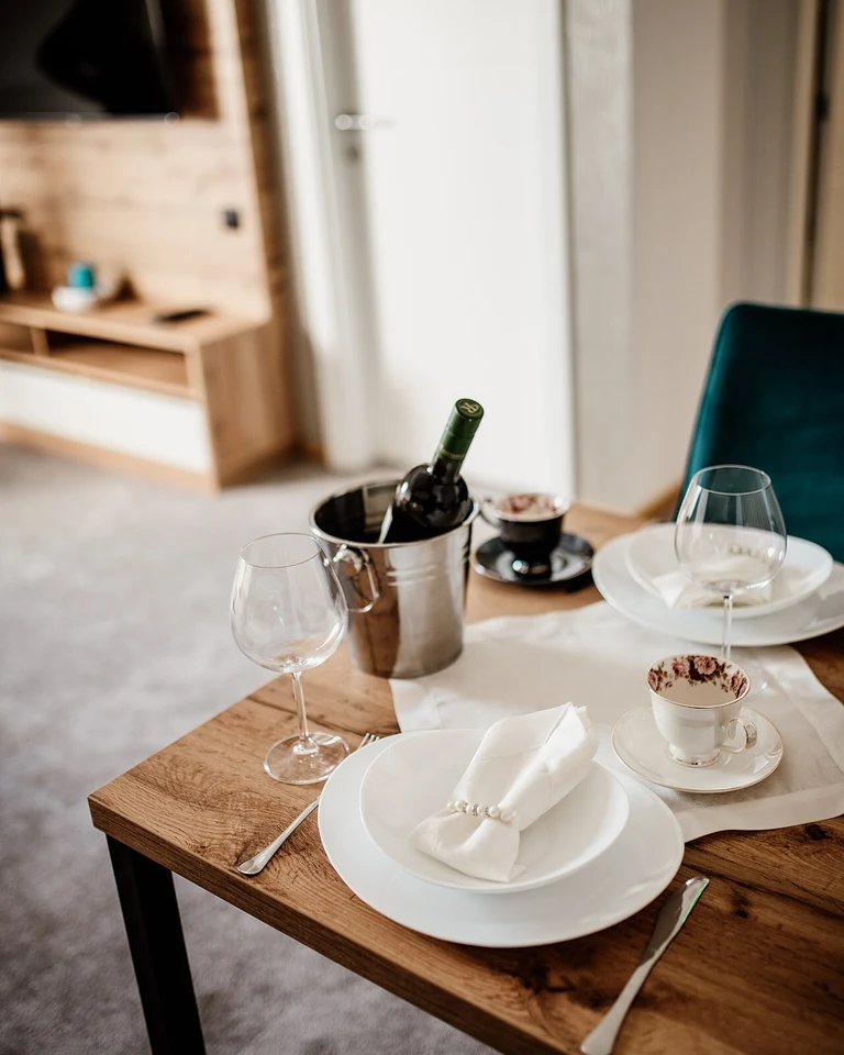 How to Make a Dining Room Look Formal: 12 Ideas That Work in Any Home 16 Beautifully set formal dining table with layered place settings