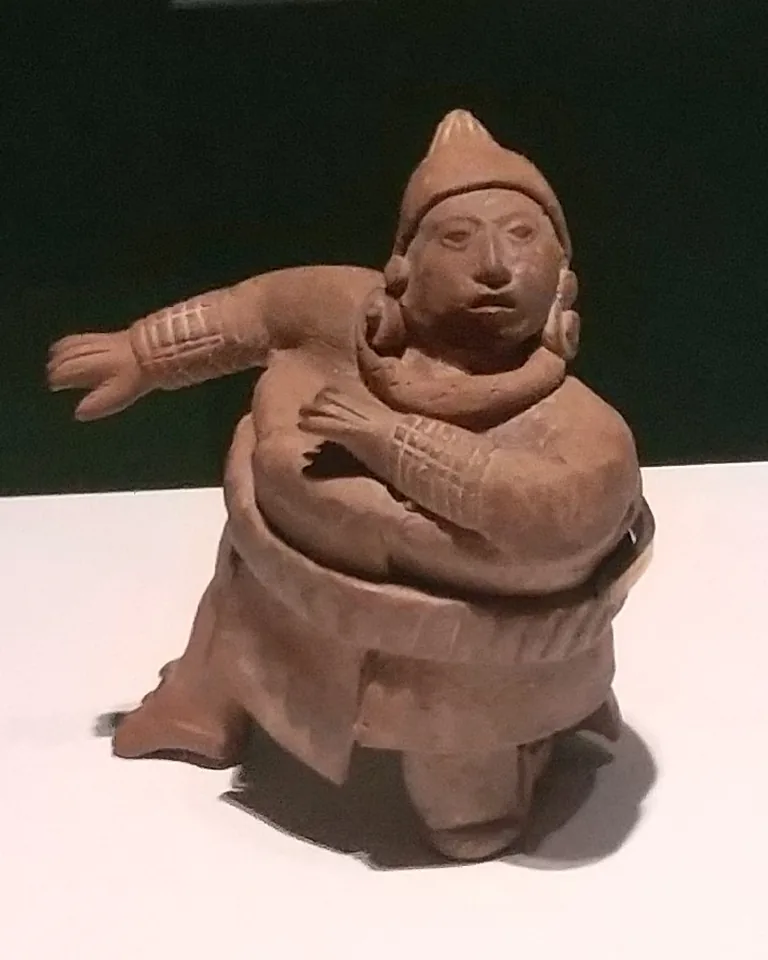 Small collectible figure as the single decor piece in a gaming corner